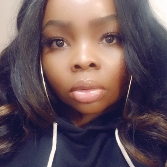 Meet your Posher, Lucy B. - Picture 2 of 3